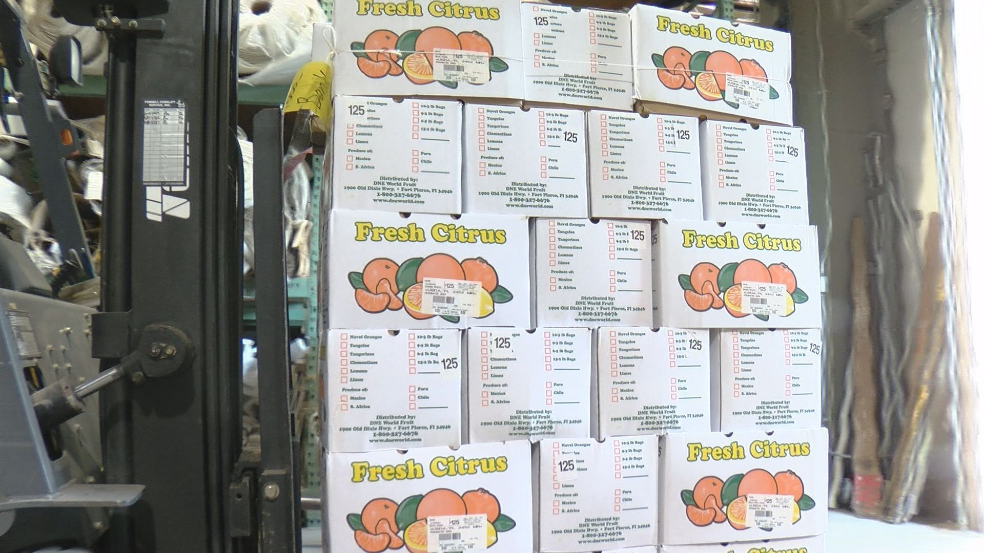 Springfield Rotary Club donates oranges to food pantry